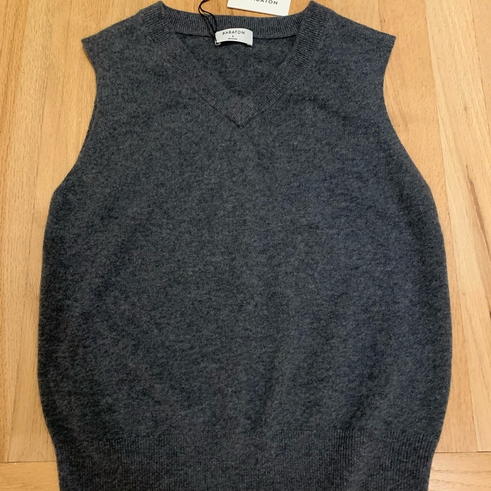 Babaton 100% cashmere sweater vest